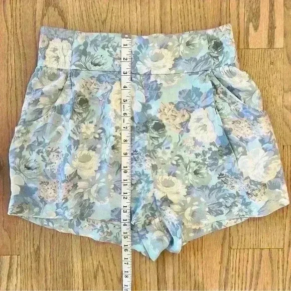 Aritzia Talula Floral Print Shorts High Rise Waist with Pockets Size Medium - Picture 8 of 11